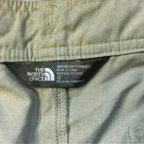 THE NORTH FACE NYLON SHORTS KHAKI WOMEN'S 12 5-11” Inseam Excellent Condition! - Picture 3 of 7
